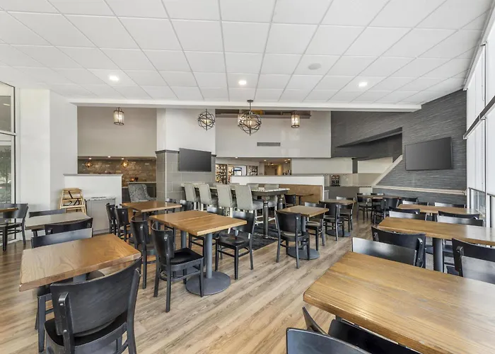 Best Western Plus Revere Inn & Suites